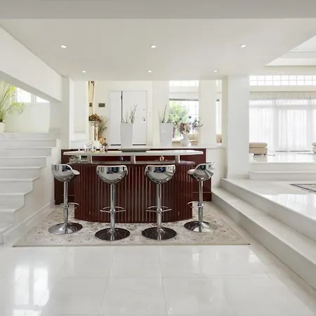 Mansion Rhodes Vilă *